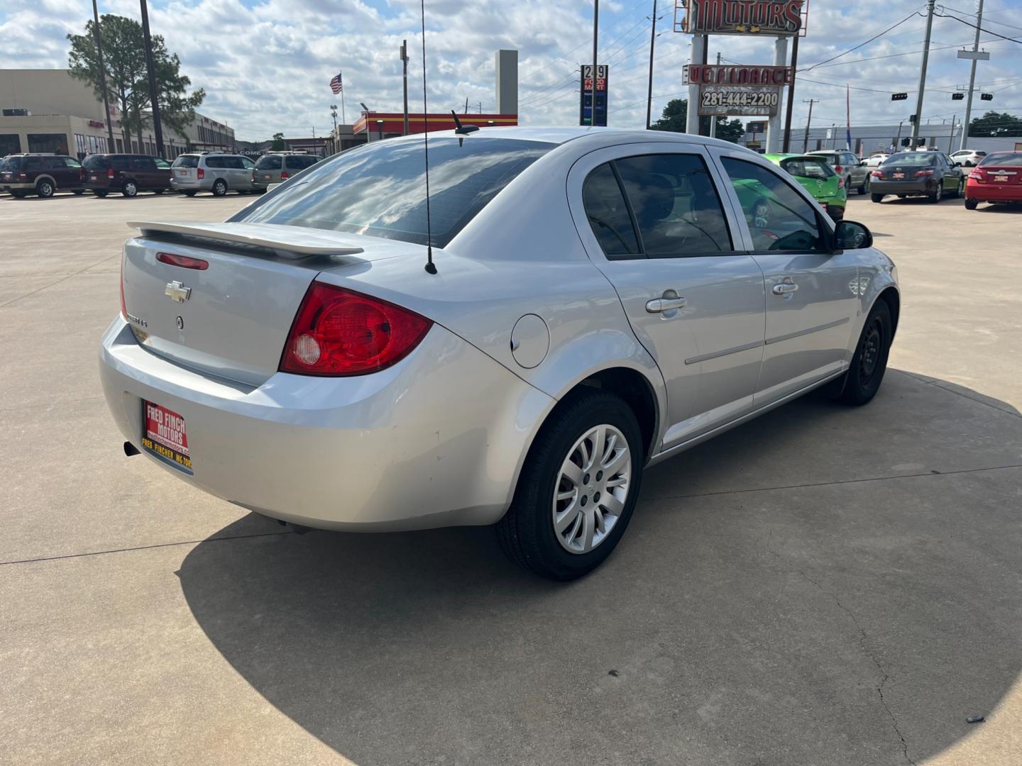 2009 SILVER /black Chevrolet Cobalt LS Sedan (1G1AS58H697) with an 2.2L L4 DOHC 16V engine, 4-Speed Automatic Overdrive transmission, located at 14700 Tomball Parkway 249, Houston, TX, 77086, (281) 444-2200, 29.928619, -95.504074 - Photo#6